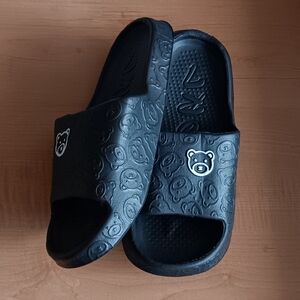 Eva Pillow Slides bear print, ultra soft size 10-11.